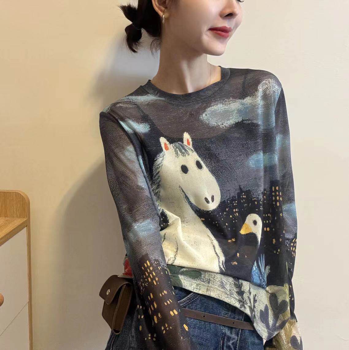 2026春夏新款气质时尚卡通印花长袖T恤女圆领百搭显瘦通勤风上衣