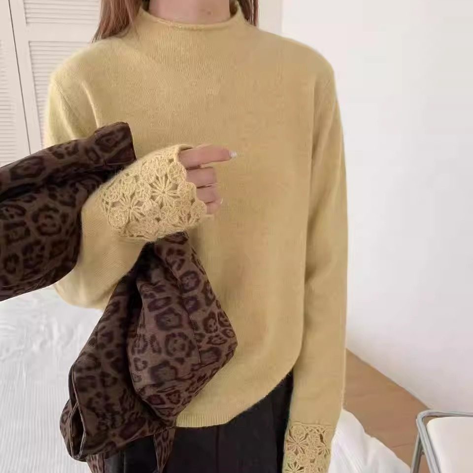 温柔风圆领钩花袖蜜熊绒针织衫