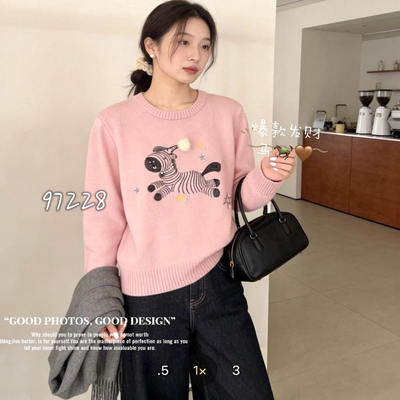 韩系圆领卡通刺绣钉珠小马针织衫
