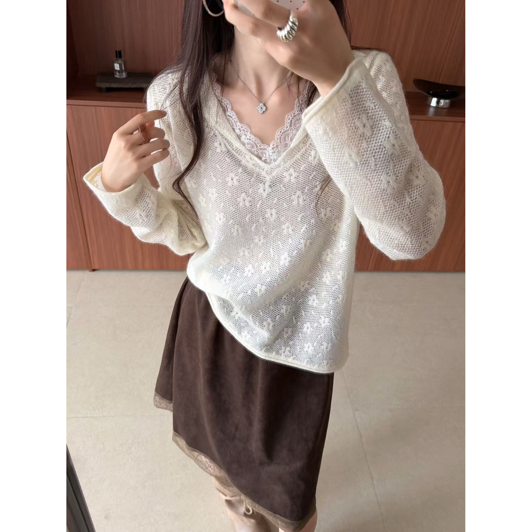 早秋气质设计感V领蕾丝拼接针织衫假两件女长袖宽松百搭显瘦上衣