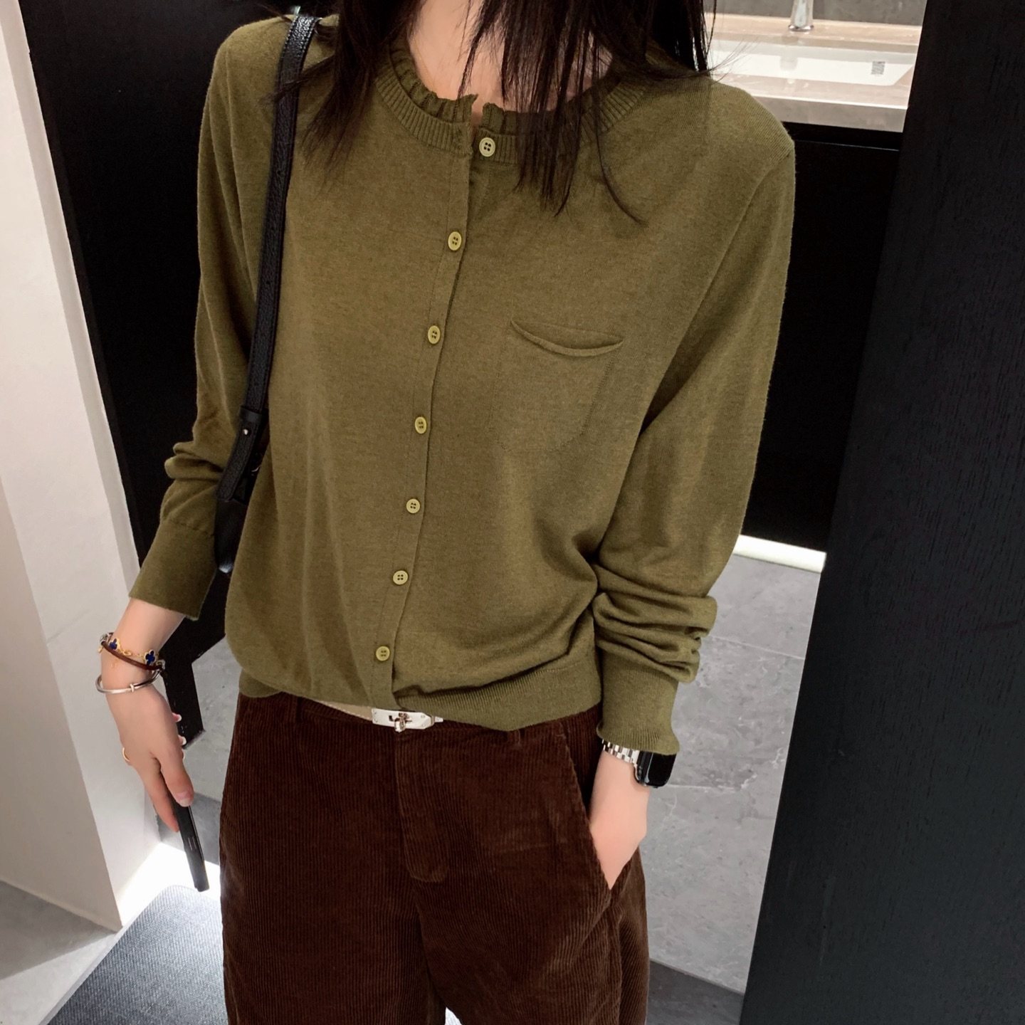韩式圆领蕾丝花边纽扣单口袋针织开衫女秋季长袖气质百搭纯色上衣