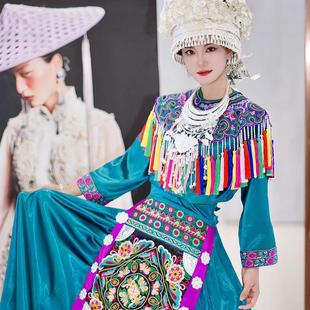 侗族服装女传统款侗族苗族盛装礼服民族演出服高端刺绣重工摄影服