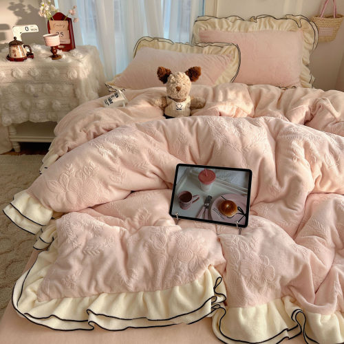 公主风花边款雕花牛奶绒四件套