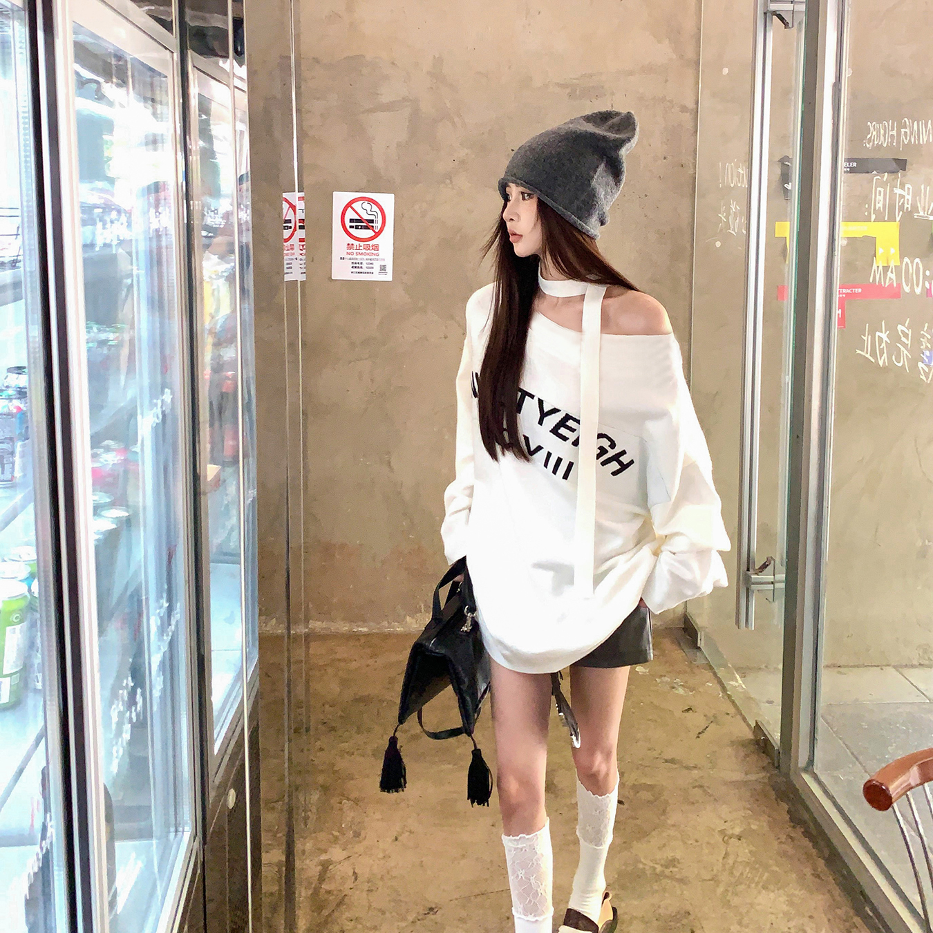 休闲白色斜肩毛衣2025韩系穿搭