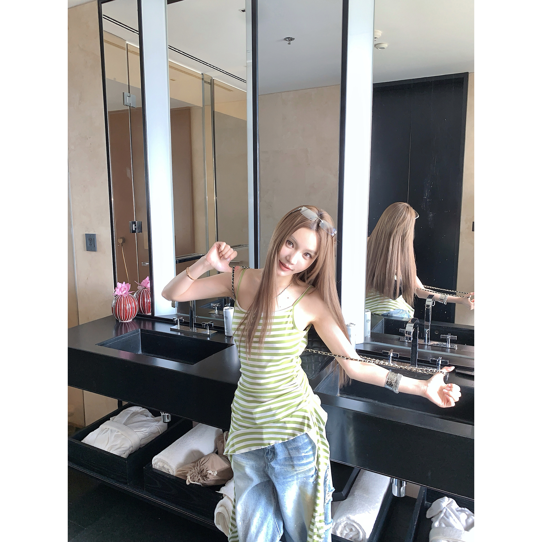 绿色条纹不规则裙摆无袖背心女夏2025辣妹修身设计感吊带外穿上衣