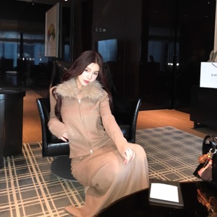 焦糖可颂 重工烫钻毛毛外套女冬韩系简约直筒宽松垂感休闲裙套装