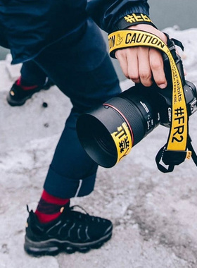 FR2相机手腕带黄色字母编织抖音手绳人气斜挎背带挂脖绳快拆单反