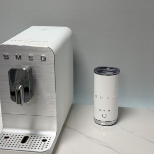 SMEG奶泡机新款 全自动打奶机热奶常温奶热奶泡MFF02系列进口版