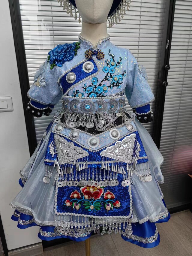 快乐阳光儿童少数民族演出服女苗族彝族羌族银铃姑娘木呷妞妞舞台