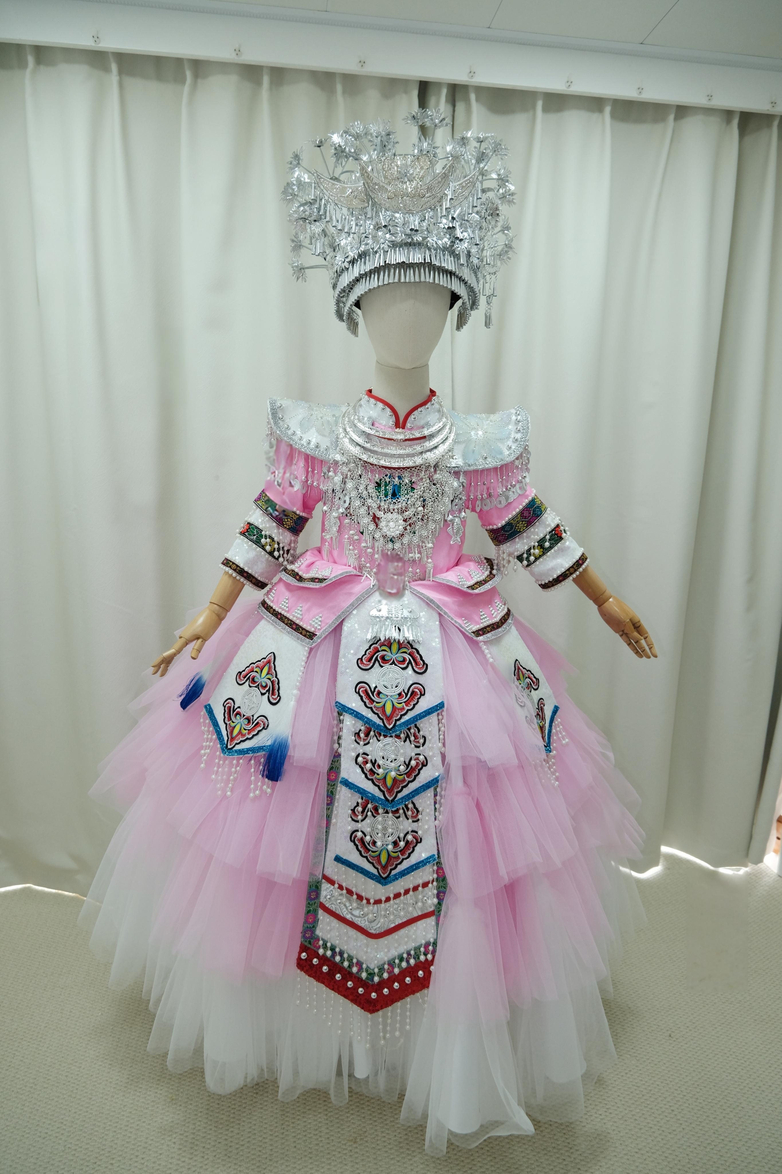 快乐阳光演出服女童彝族苗族藏族长款粉色民族服装高端定制中大童
