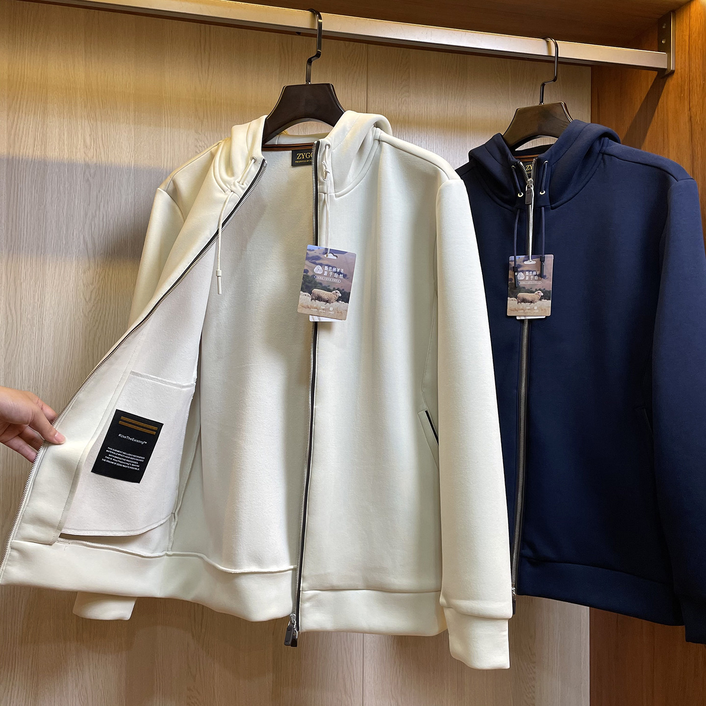 羊毛莫代尔空气层加绒连帽外套男