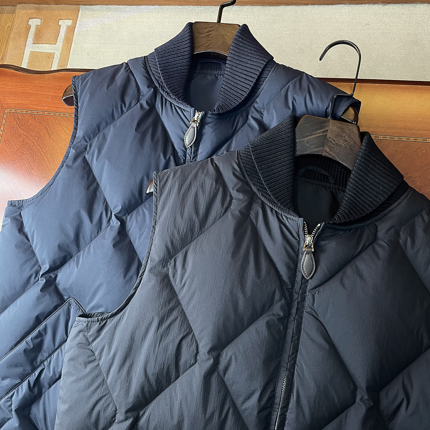 法奢90白鹅绒翻领羽绒马甲背心男