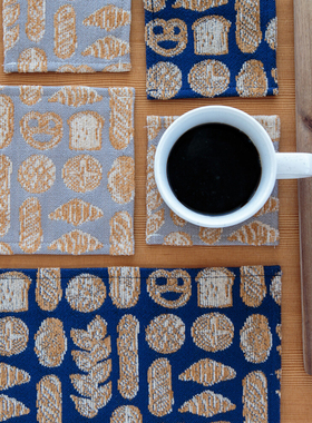 MY家 - 日本 Bisque 立体植绒纹理面包图案 双色杯垫/餐垫