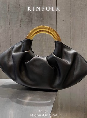 网红同款小众设计手提包女褶皱手拿包云朵牛角包亚克力圆环饺子包