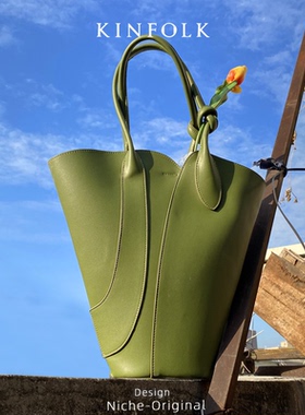 2025早春新款艺术潮摆件搭配包包跨境简约水桶包手提腋下托特包女