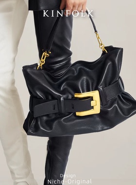 2025年新款软皮云朵包高级气质质感褶皱皮带扣托特大包腋下斜挎包