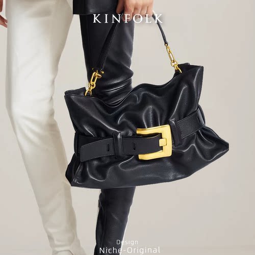 2025新款软皮大方扣鳄鱼纹云朵包