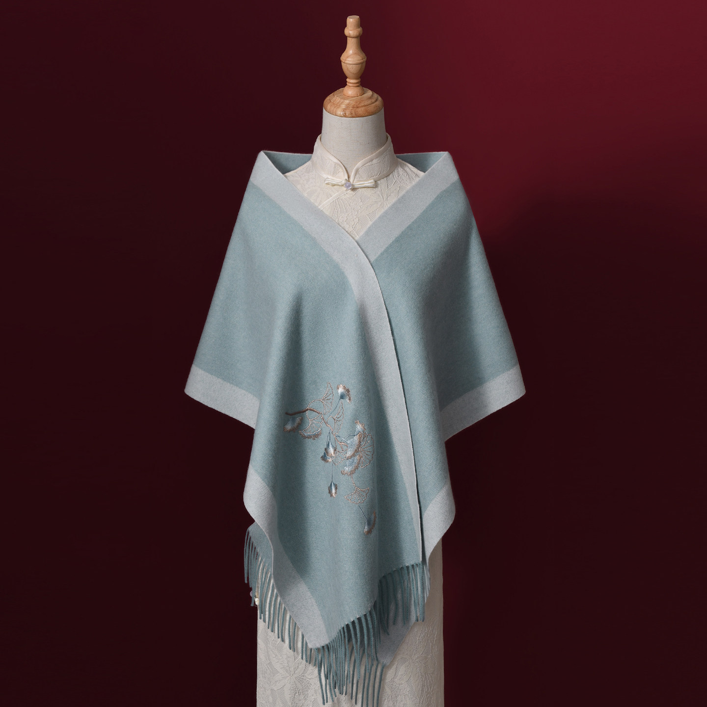 【合欢+银杏】湖蓝色甄选100%羊毛刺绣围巾女秋拼色修饰身形披肩