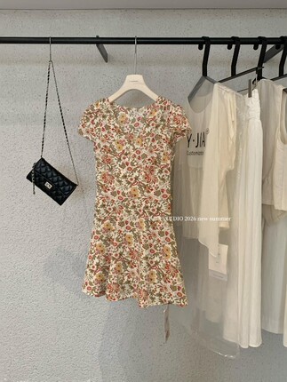 Y.Jia V-Neck Embroidered Trim Slim-Fit Tie Dress for Women, Summer Style, Commuting Pullover Casual Short Dress