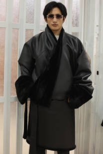 新款藏袍冬装男装加厚藏装软PU皮毛一体藏服保暖时尚防风小众耐脏