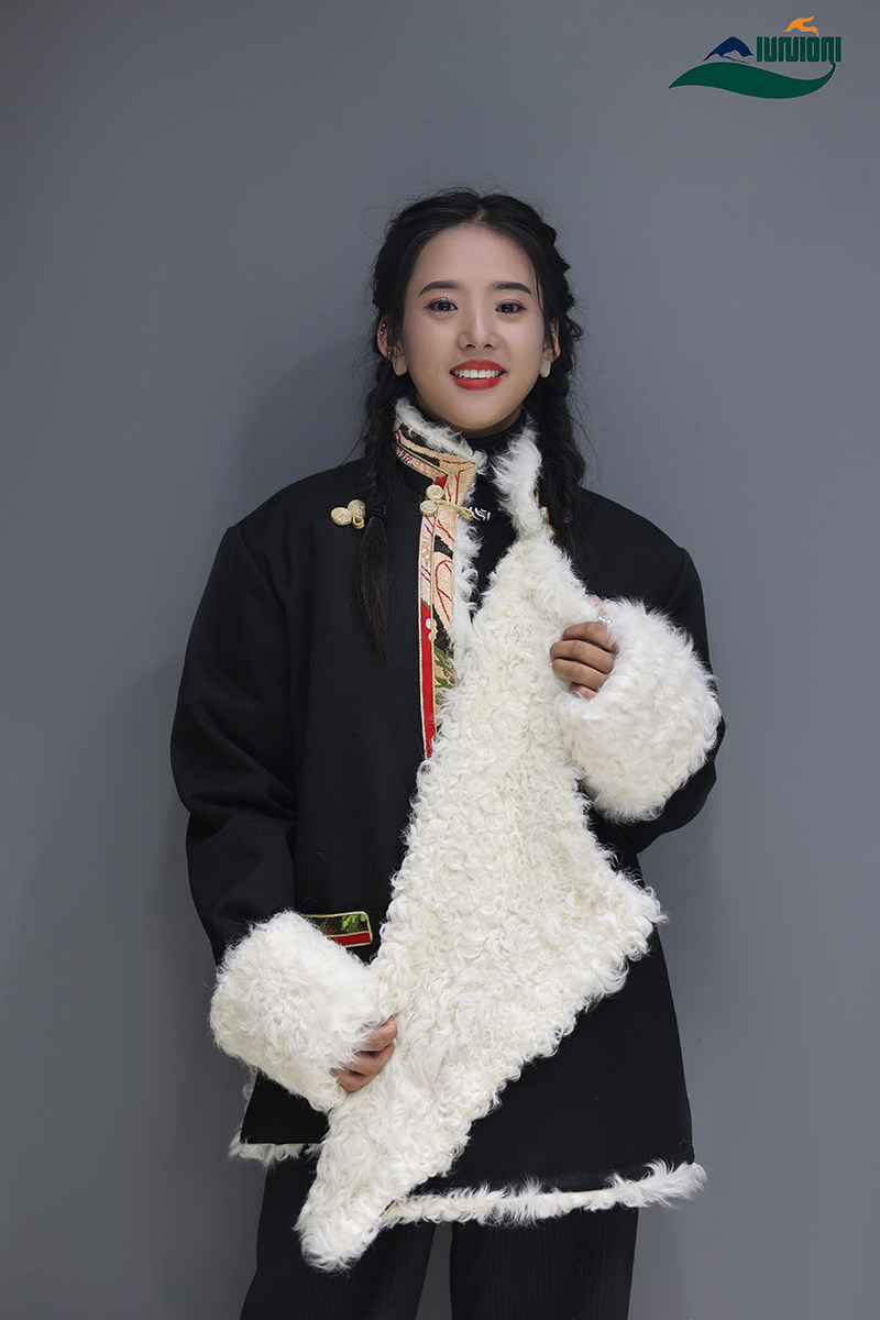 2021年羊羔毛女装冬季中长款外套