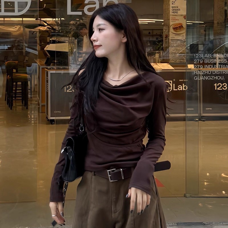 咖色荡领内搭长袖T恤打底衫