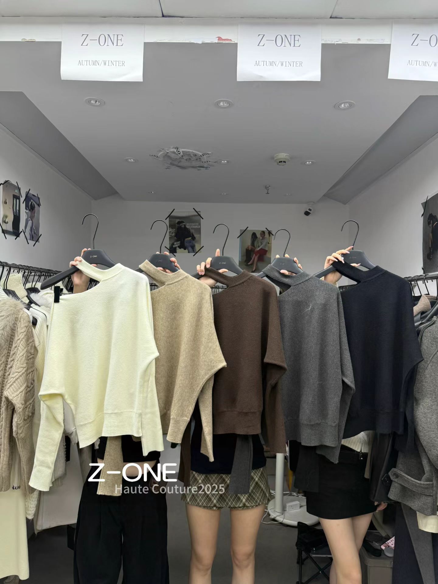 Z-one2025秋冬新品设计款挂脖露锁骨针织衫毛衣套头斜肩纯欲女