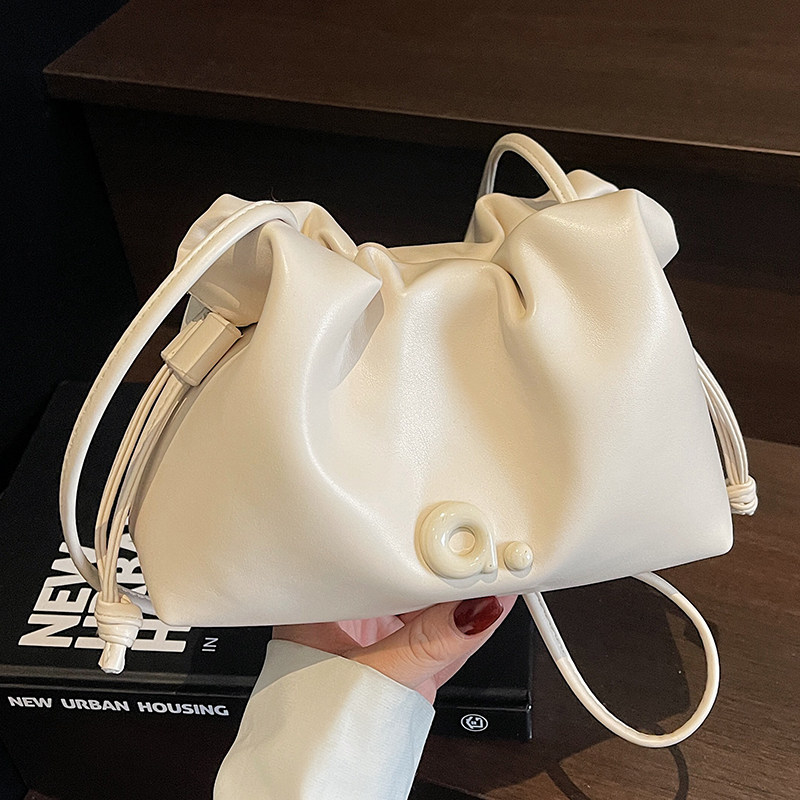 小众设计褶皱云朵包女包2025新款高级质感单肩水桶包百搭斜挎包,箱包皮具/热销女包/男包,小方包,淘宝优惠券,粉丝福利购,淘宝优惠卷