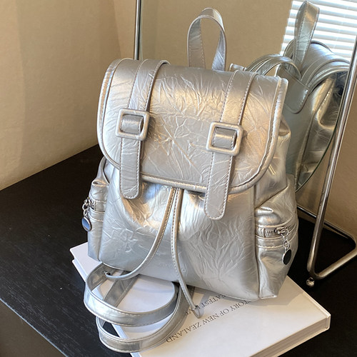 高级质感时尚通勤双肩包