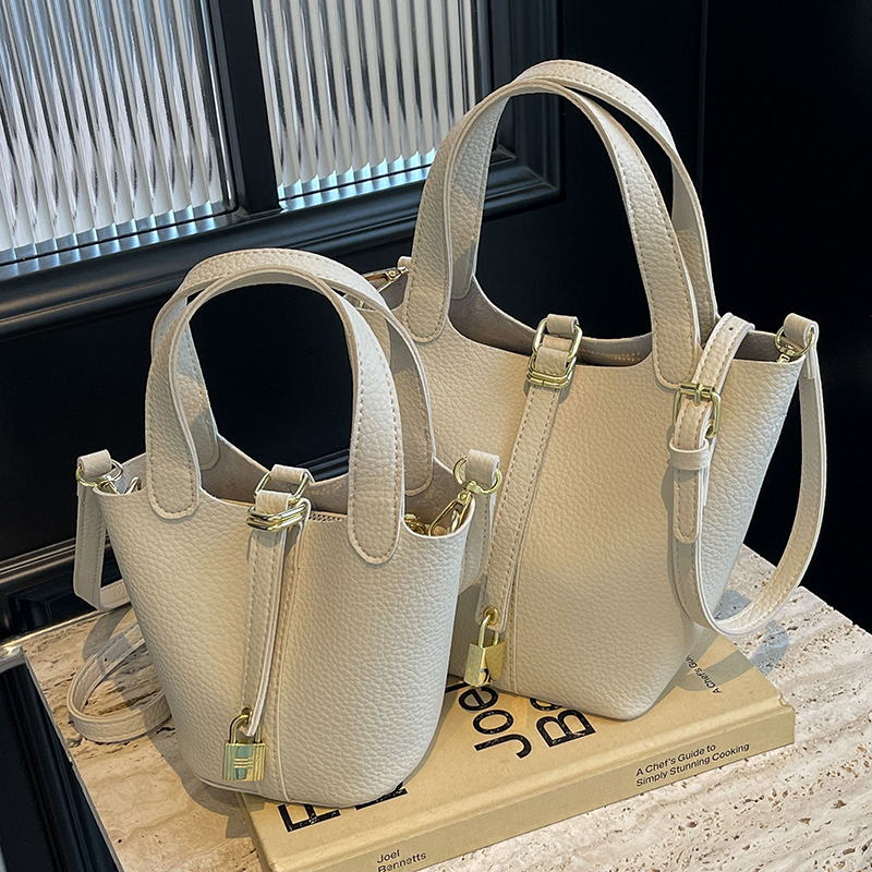 高级质感大容量通勤水桶包