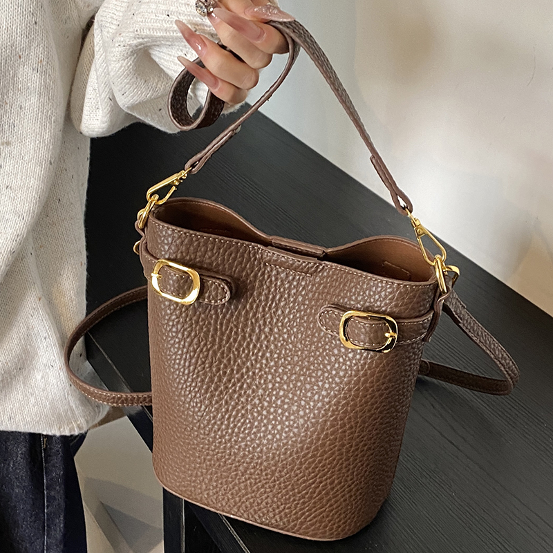 小众高级质感通勤水桶包