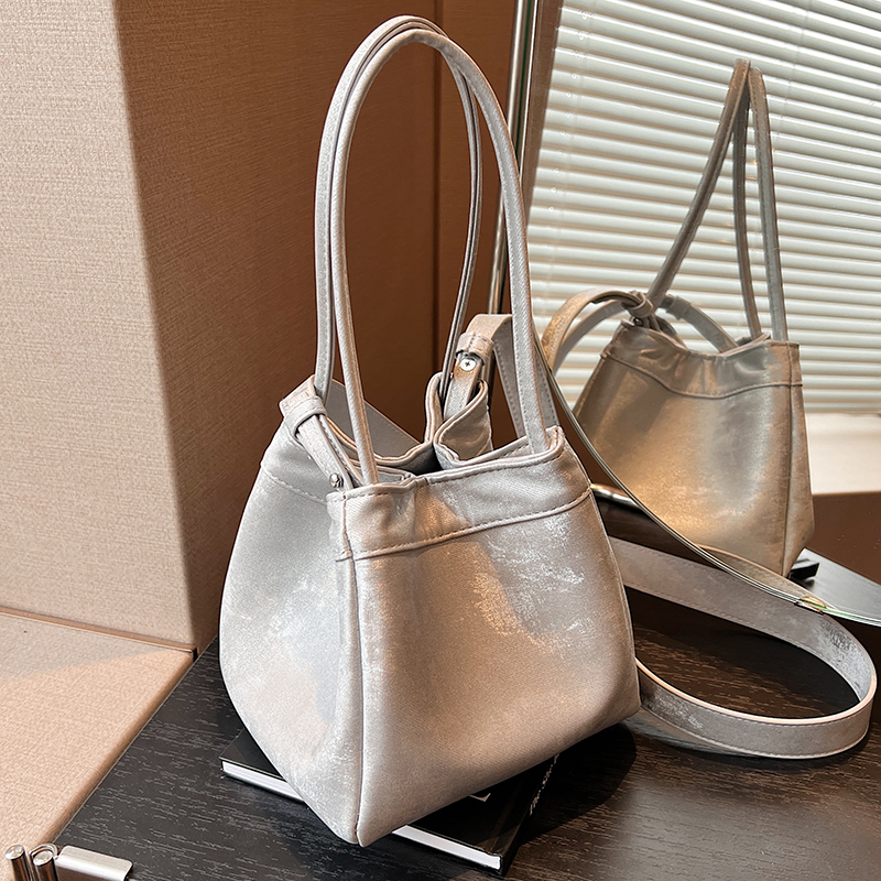 韩版高级感复古水桶包