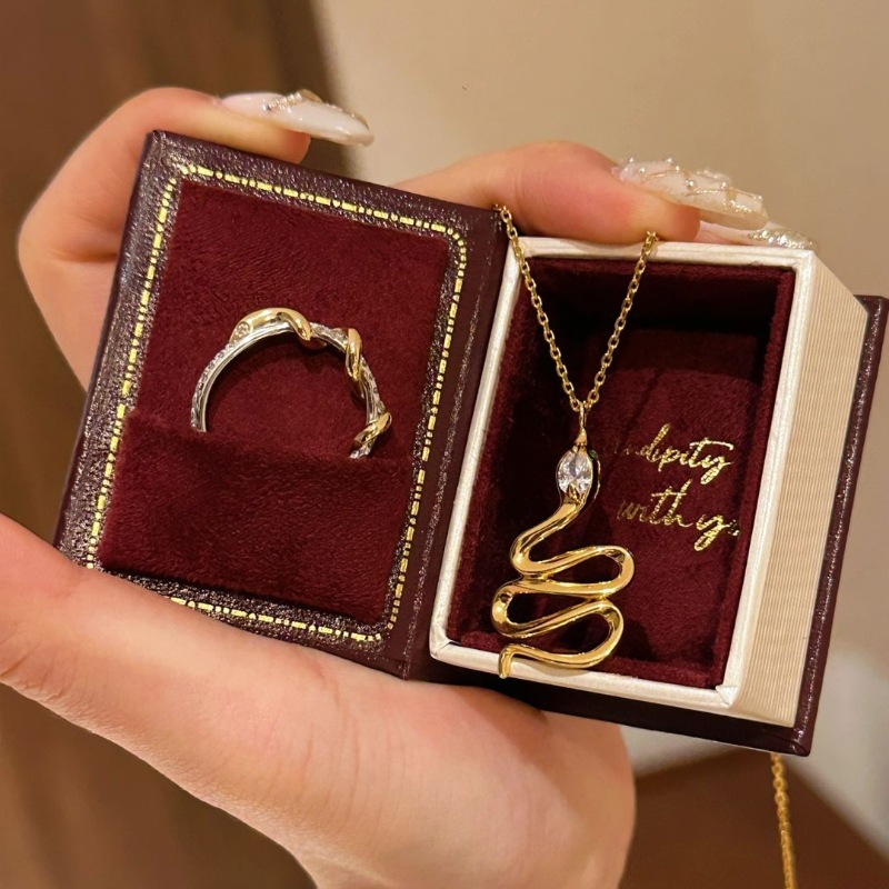 复古风个性高级感金色灵蛇吊坠项链缠绕蛇型戒指轻奢百搭气质套装