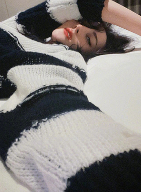 2025秋季新款迪丽热巴明星同款韩版宽松条纹破洞慵懒百搭针织毛衣