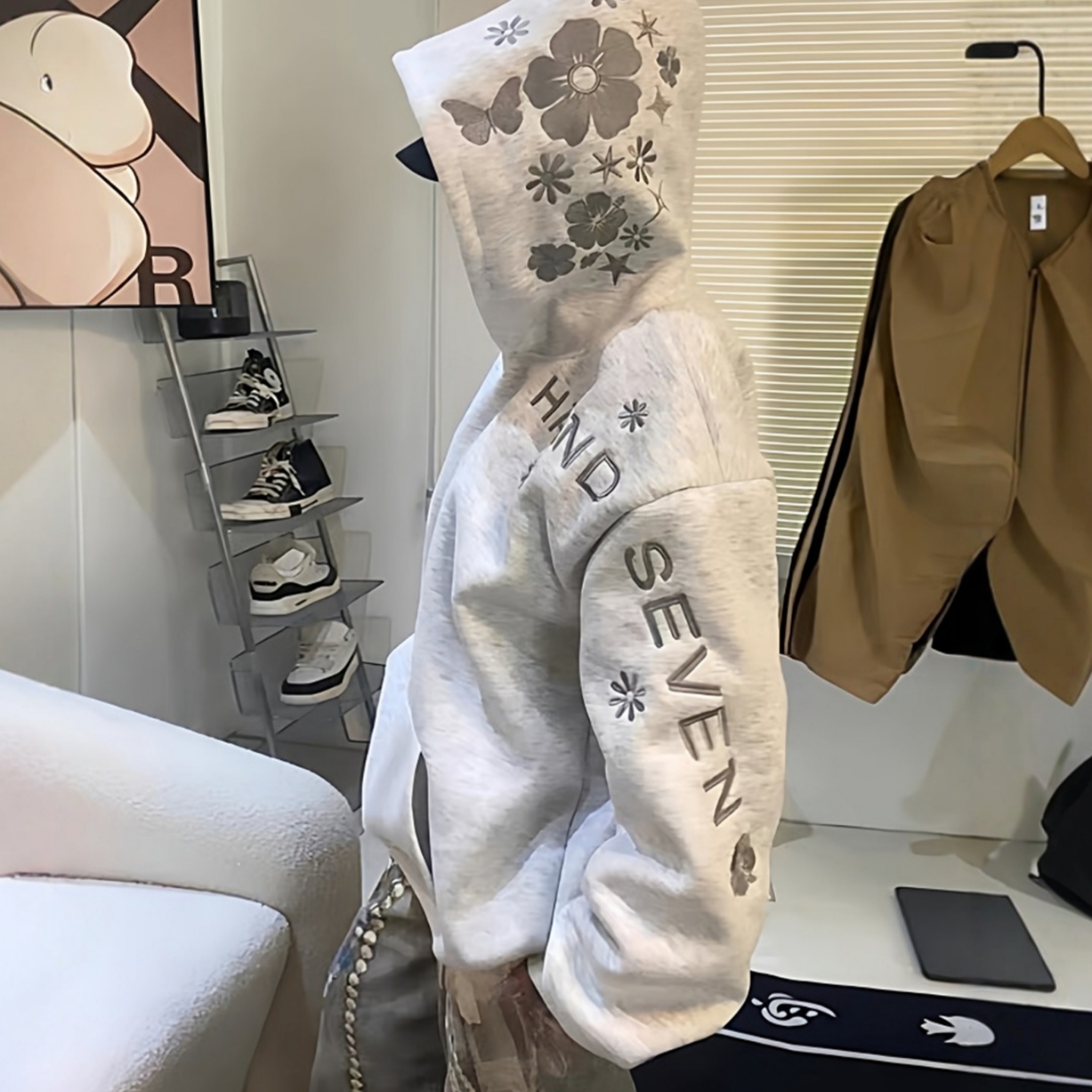 灰色字母刺绣连帽卫衣女秋冬