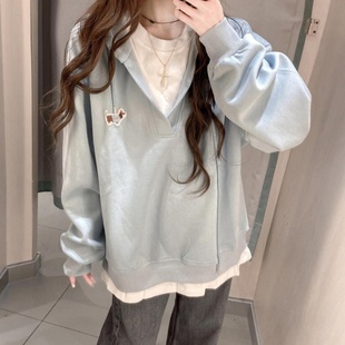 蓝色小狗刺绣V领假两件连帽卫衣女秋冬宽松慵懒学院风设计感上衣