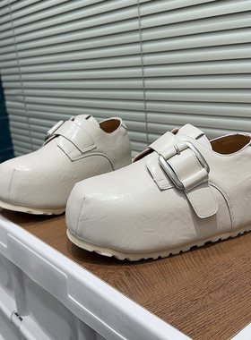 皮带扣厚底勃肯鞋女2026春季新款白色圆头休闲面包鞋内增高小个子