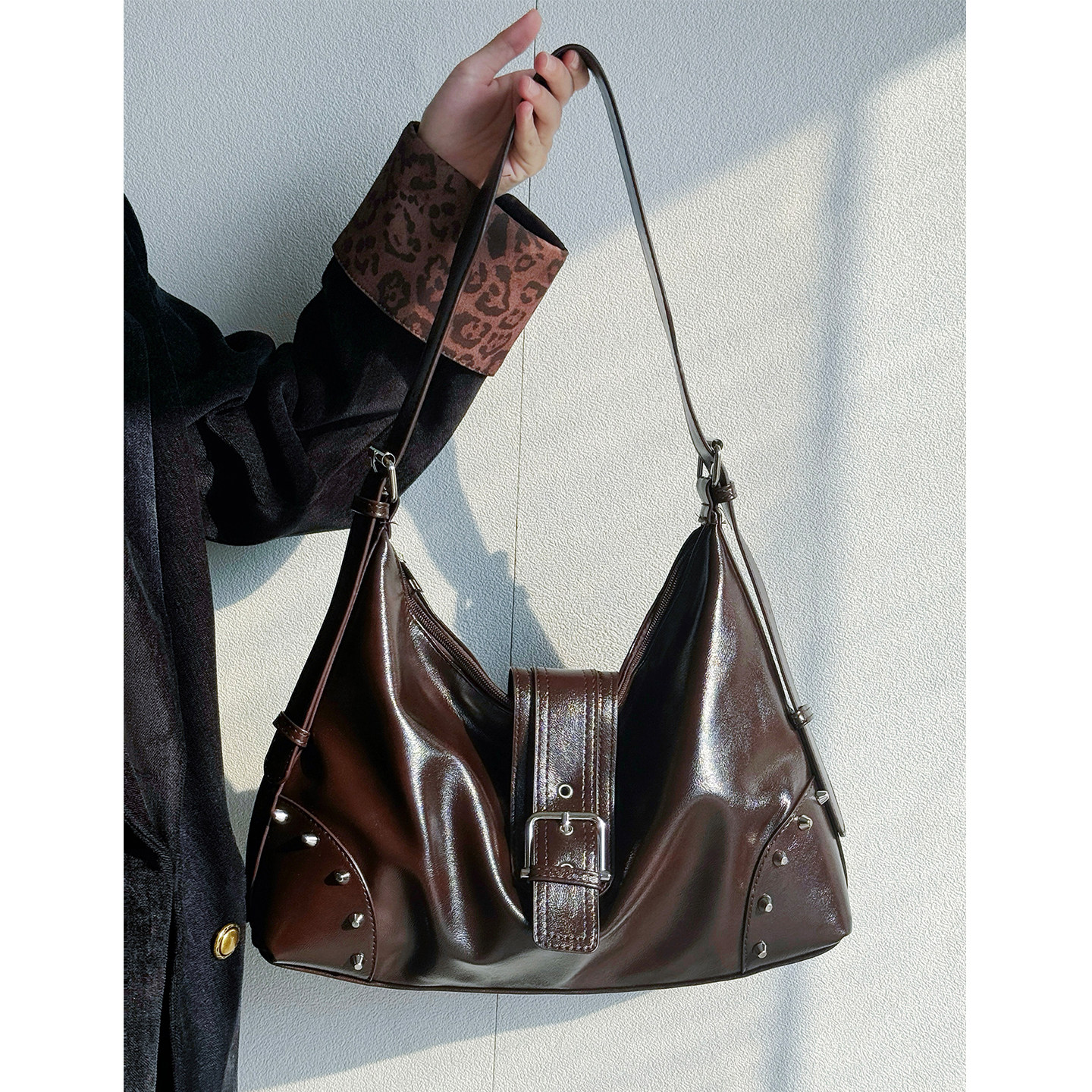 小众通勤高级感铆钉腋下包2025新款甜酷风复古百搭手提单肩斜挎包,箱包皮具/热销女包/男包,腋下包,淘宝优惠券,粉丝福利购,淘宝优惠卷