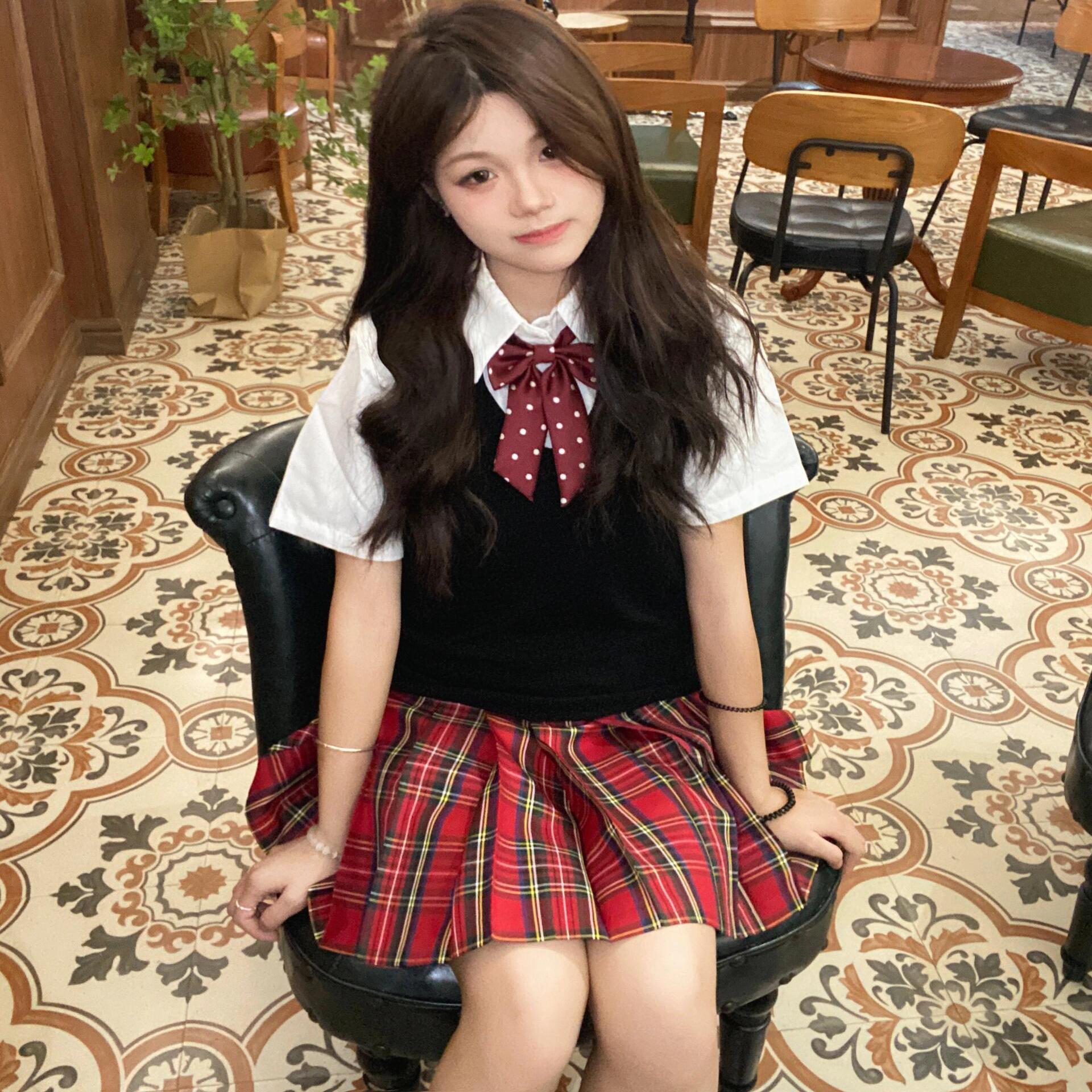 原创正版jk制服日系学院风校供感叠穿黑色小马甲小辣椒格裙套装女