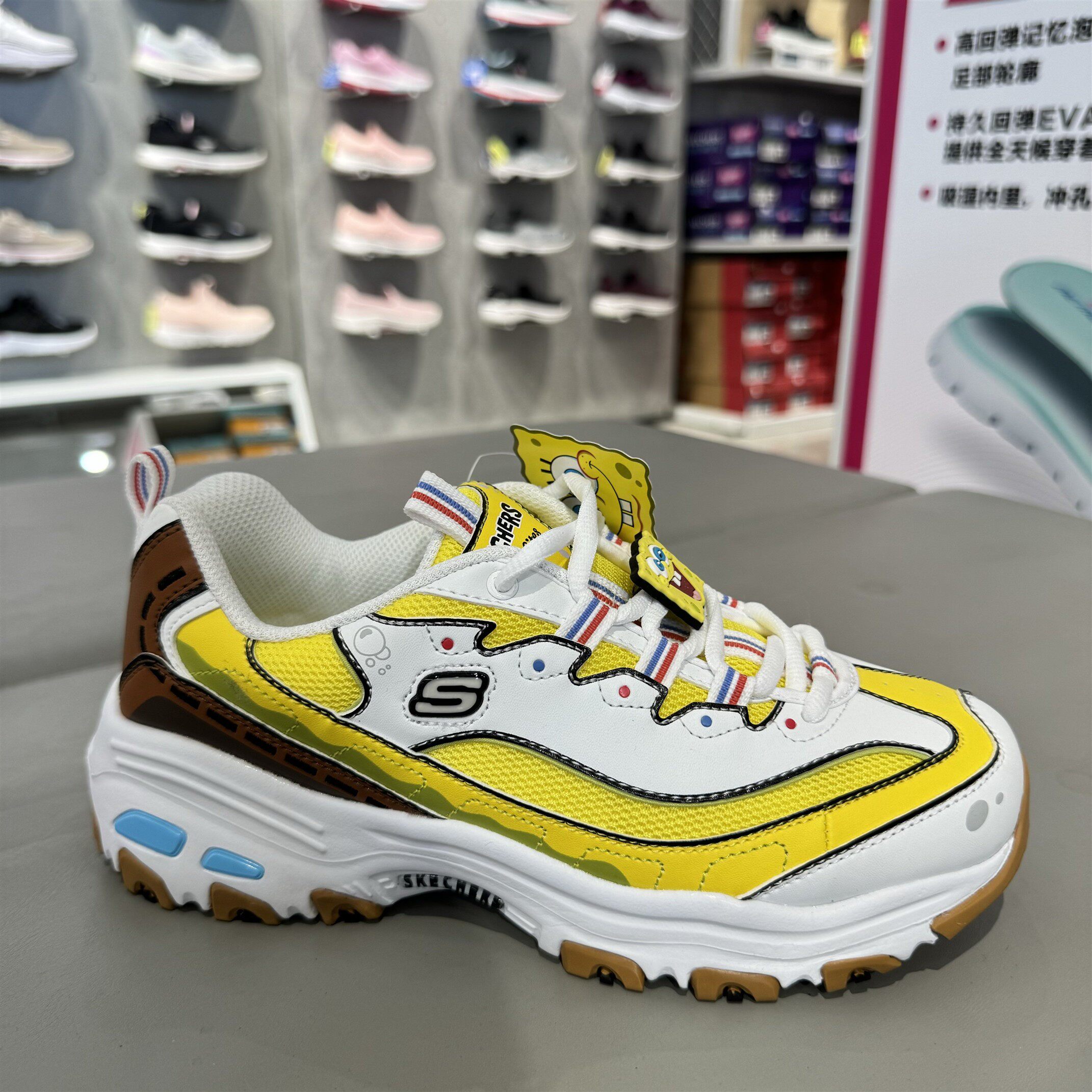 斯凯奇女子海绵宝宝联名款老爹鞋舒适运动鞋休闲鞋896098