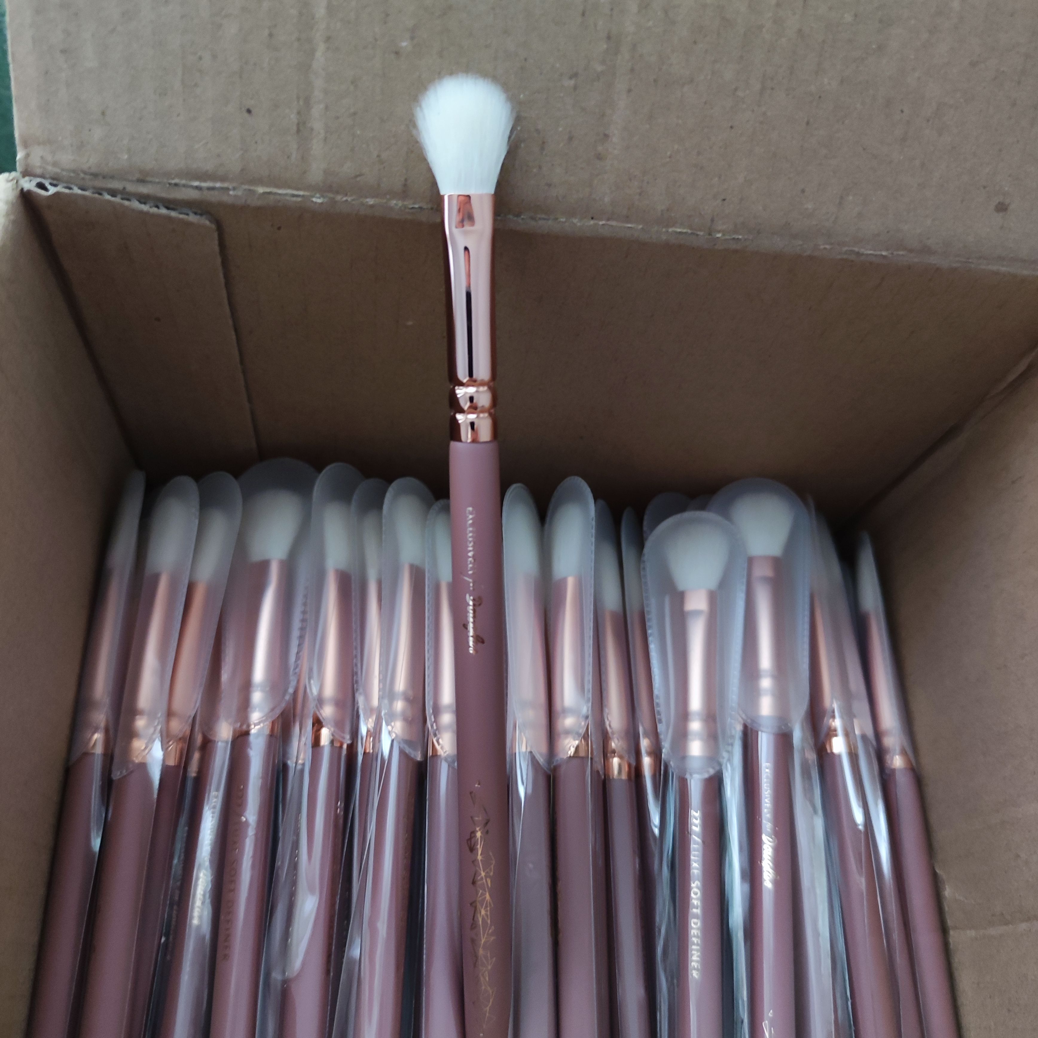 #227羊毛细光峰眼影刷鼻侧影刷