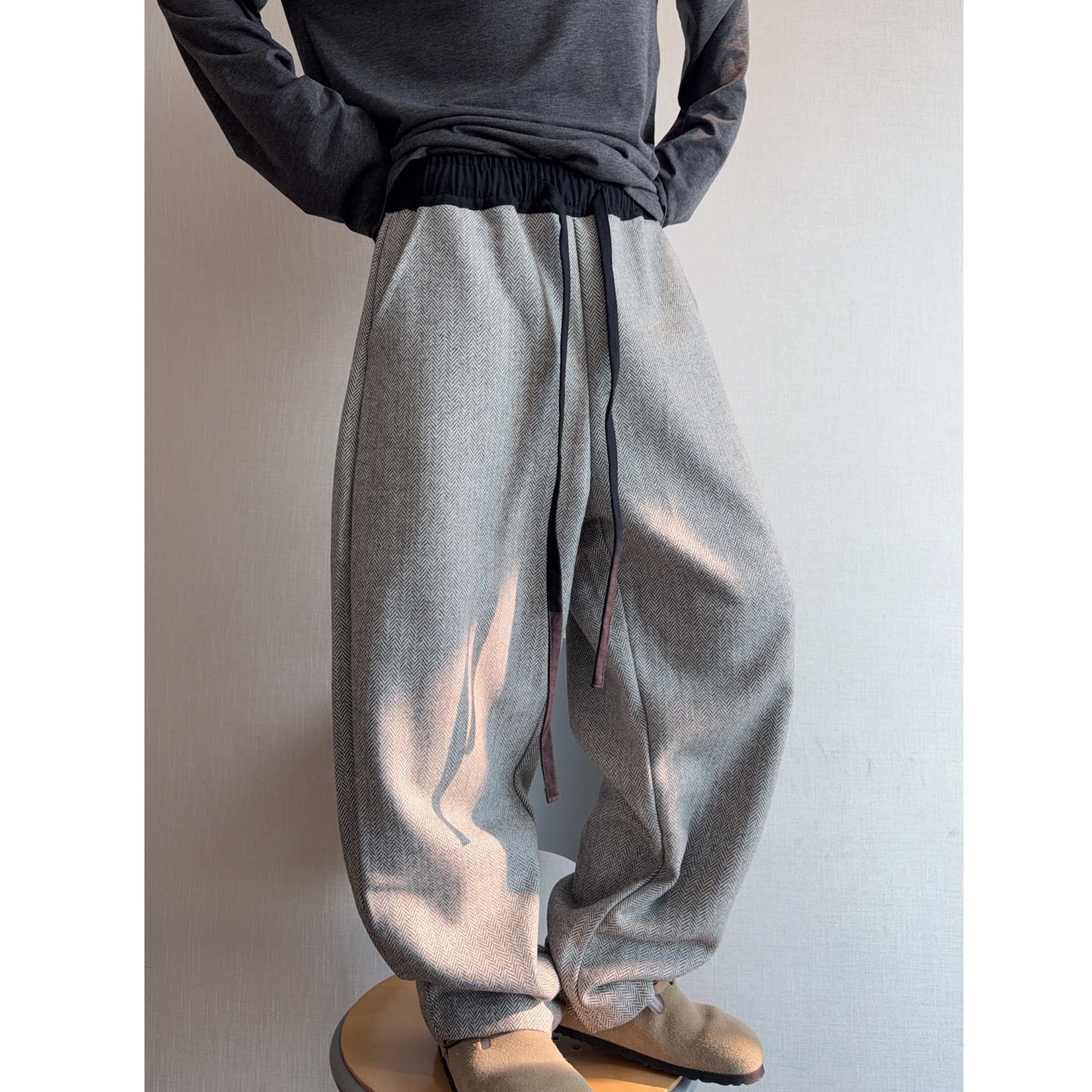 dannyandzee 11月24日上午十点 浅灰色人字纹呢料裤