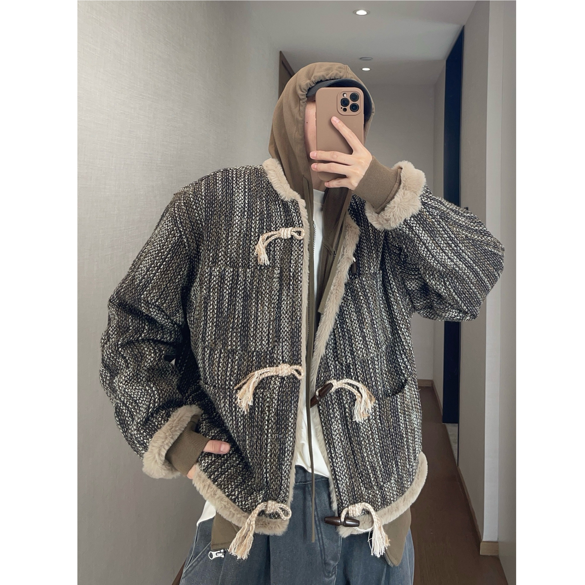 dannyandzee 11月24日上午十点 军绿色编织仿兔毛牛角扣厚外套