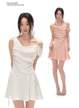 First Ring 粉色/白色缎面收腰吊带连衣裙女露肩荡领不规则短裙