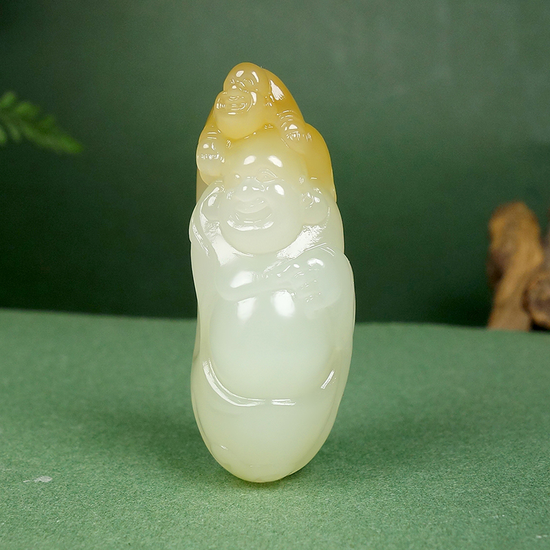 新疆和田玉且末料糖羊脂白玉童子戏佛挂件
