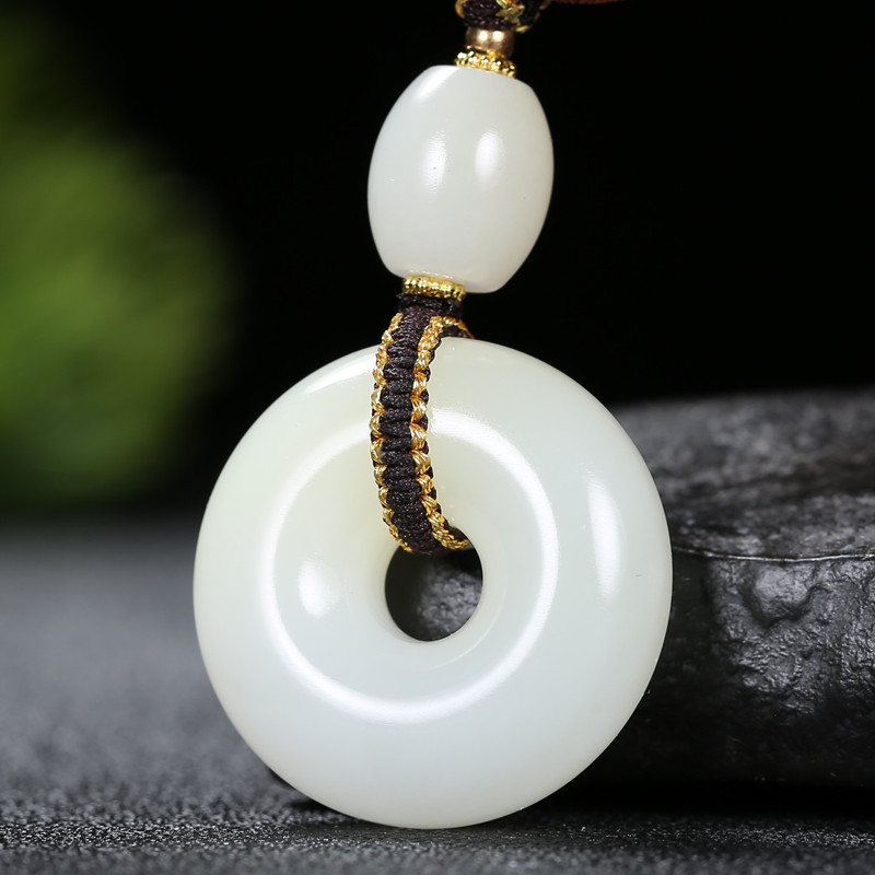 新疆和田玉且末料羊脂白玉平安环吊坠
