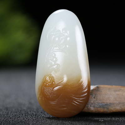 新疆和田玉且末料金玉满堂鱼吊坠