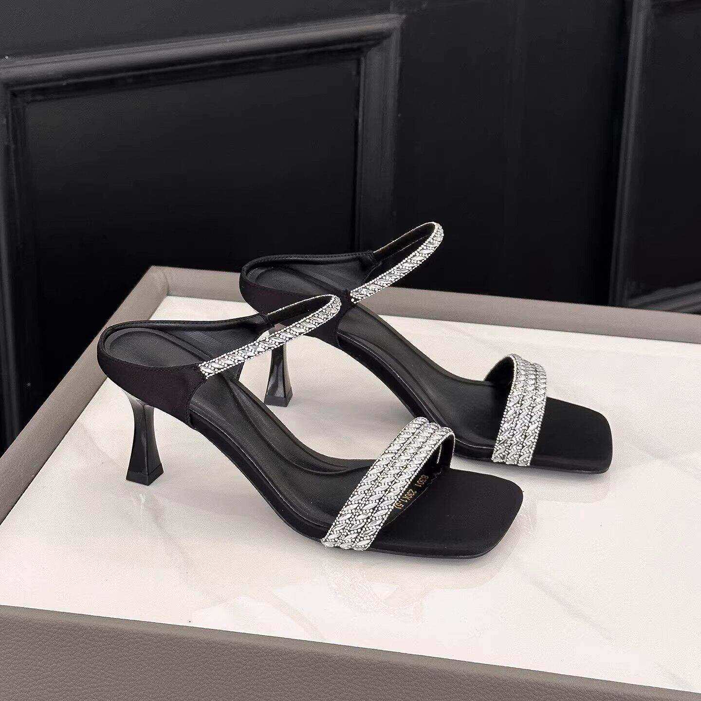 韩版方头水钻一字带凉拖鞋女2026年新款夏季外穿不累脚细跟高跟鞋