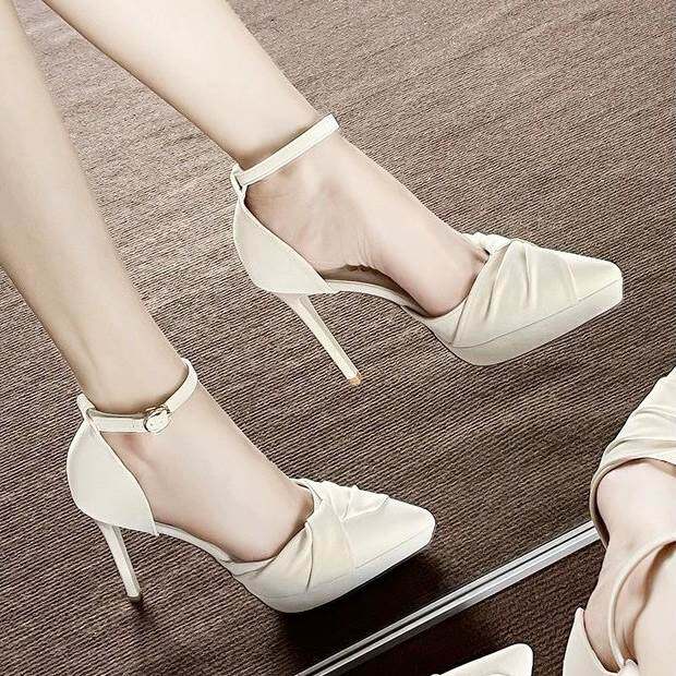 2025米白色法式高级感防水台高跟鞋女一字带褶皱设计细跟礼仪单鞋