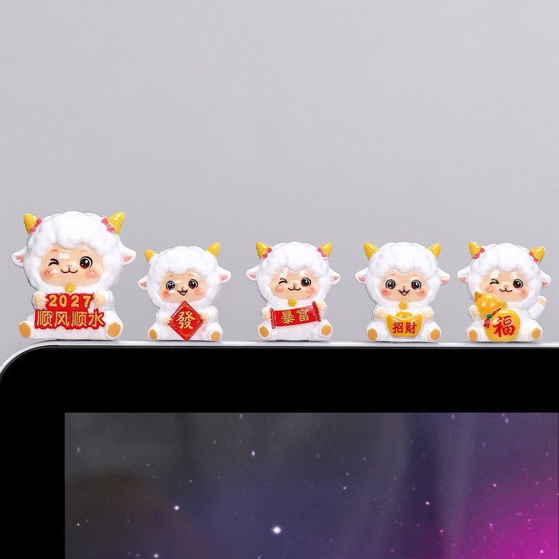 卡通小羊顺风顺水迷你办公室工位显示器装饰品创意可爱羊车载摆件图片